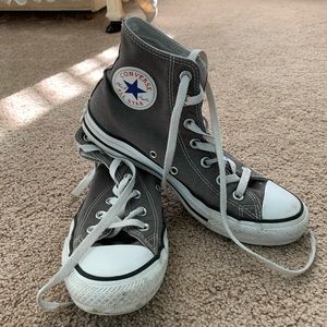 Gray converse high tops
